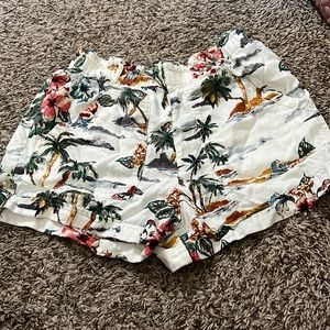 Time and Tru Floral Print Women's Shorts - White and Green